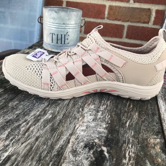 Women’s Skechers 5.5 . - Picture 3 of 8